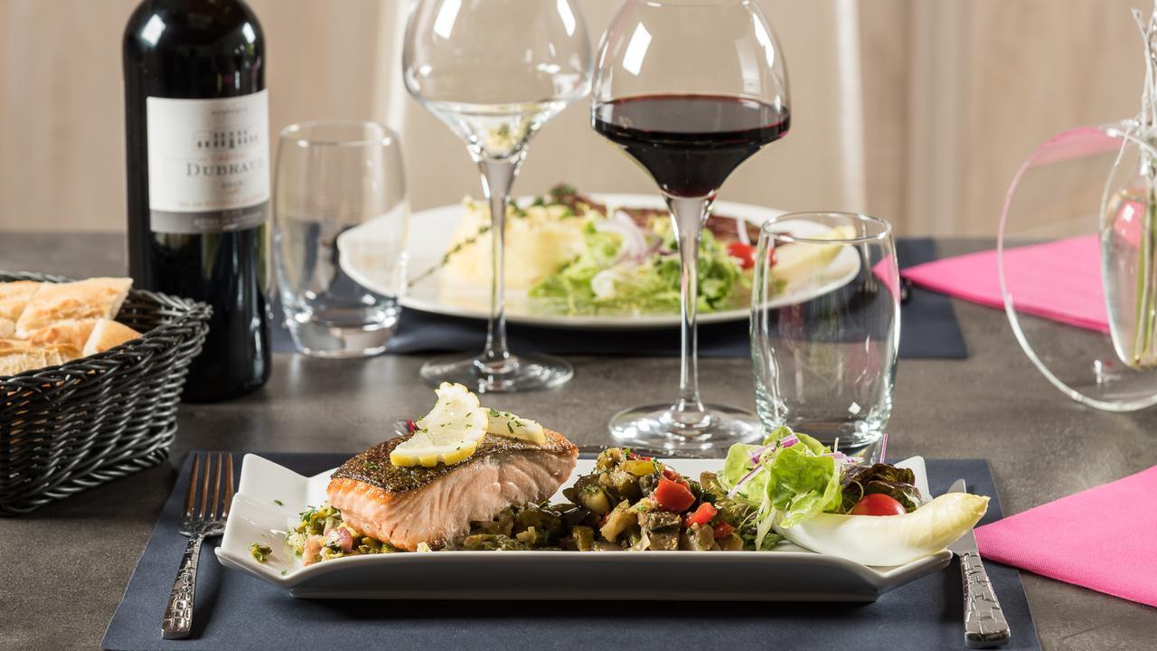 Hotel Restaurant L'Evidence Neufchâteau Eksteriør bilde